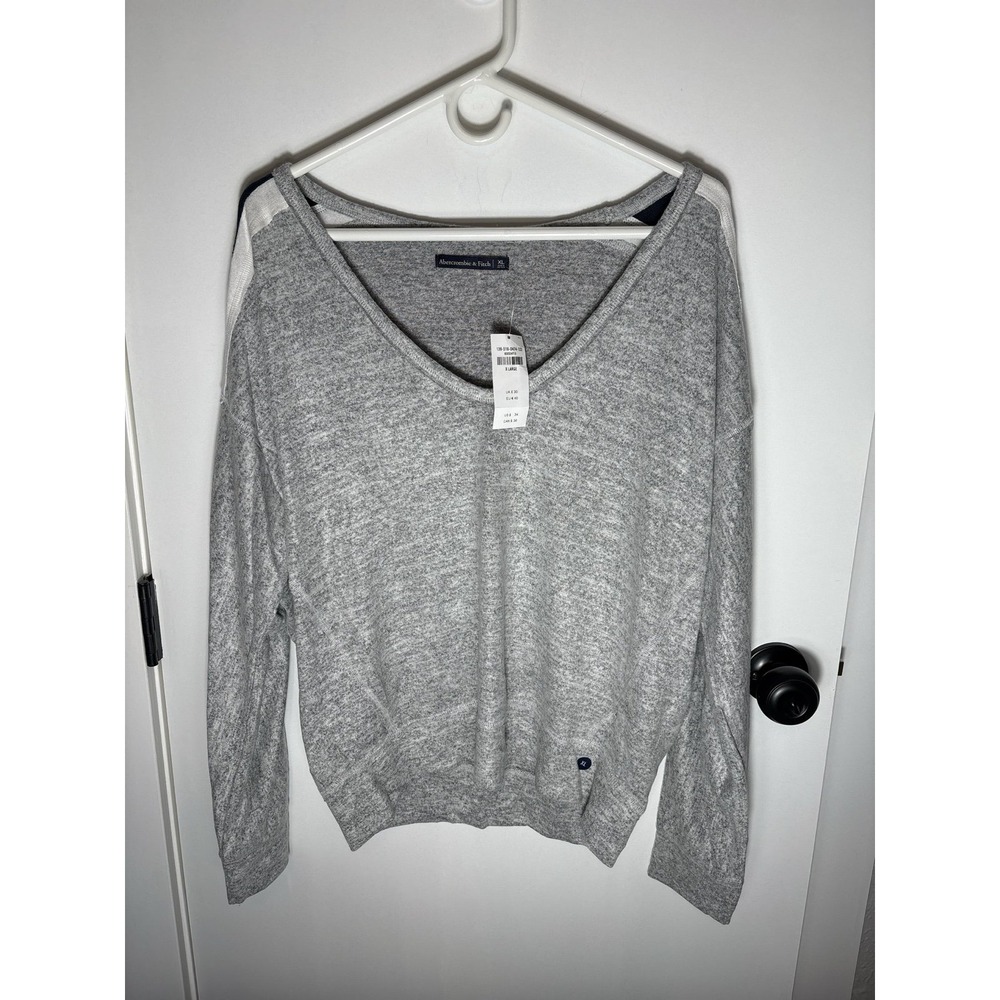 Abercrombie & Fitch Women's XL Gray V Neck Long Sleeve Top